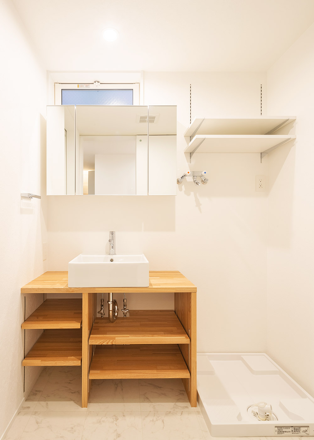 洗面所・パウダールーム施工例 デザイン住宅・リノベーションの1010house